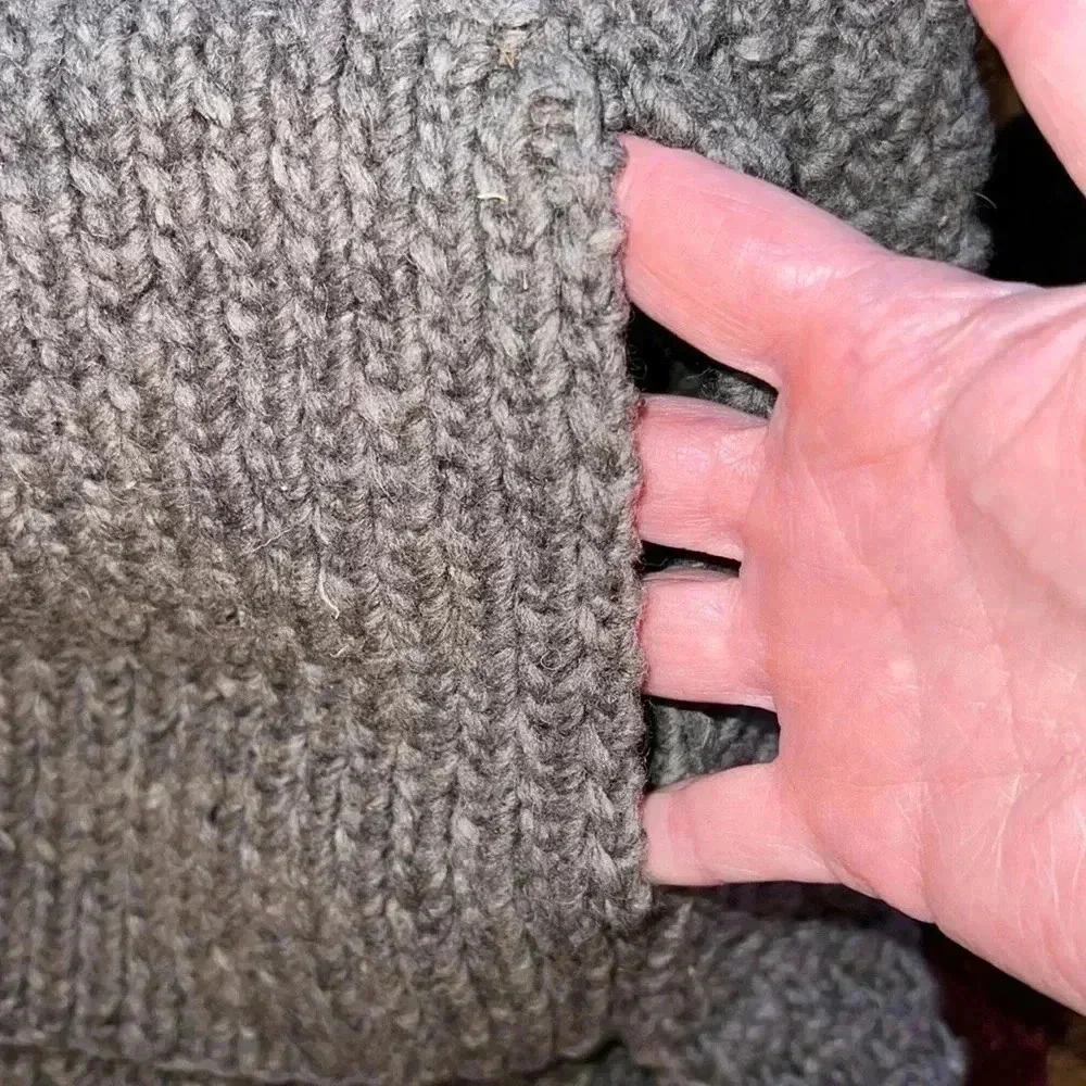 Chilly Dog 100% Wool Hand Knit Sweater Gray Size Medium